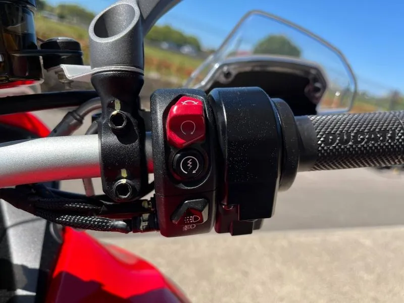 DUCATI V4 Rally 1160 Adventure Travel & Radar