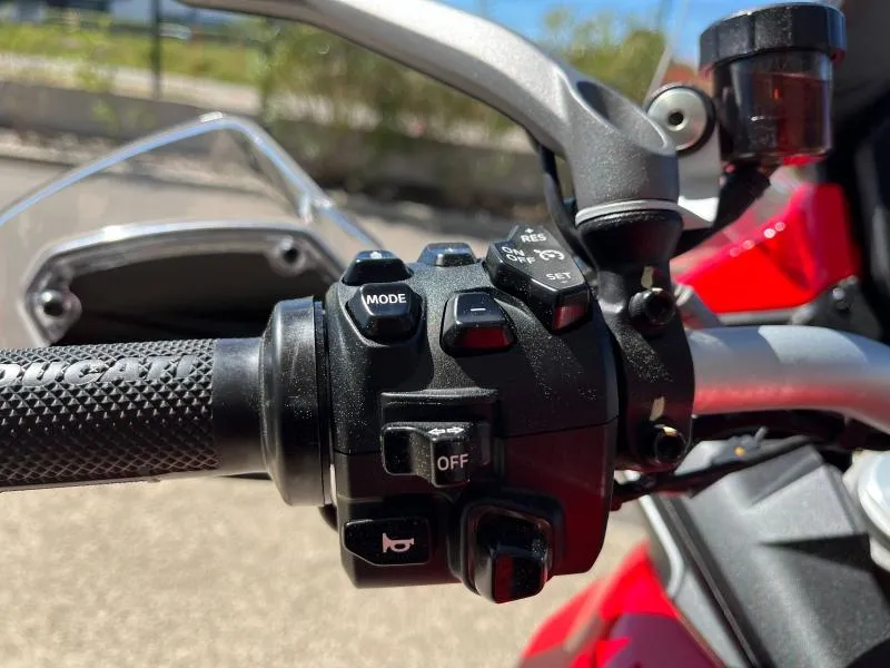 DUCATI V4 Rally 1160 Adventure Travel & Radar