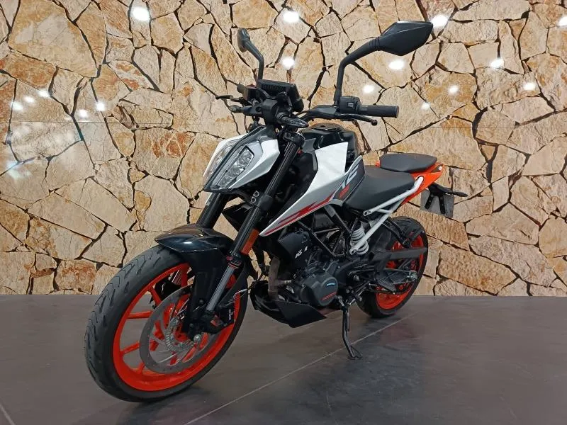 KTM DUKE .
