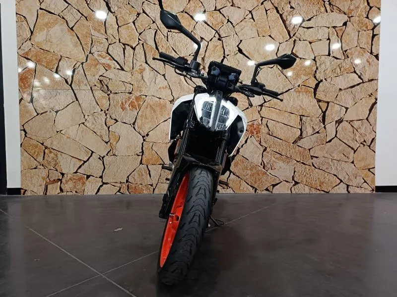 KTM DUKE .