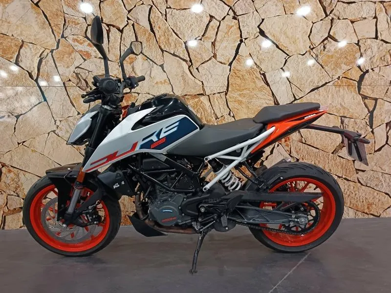 KTM DUKE .