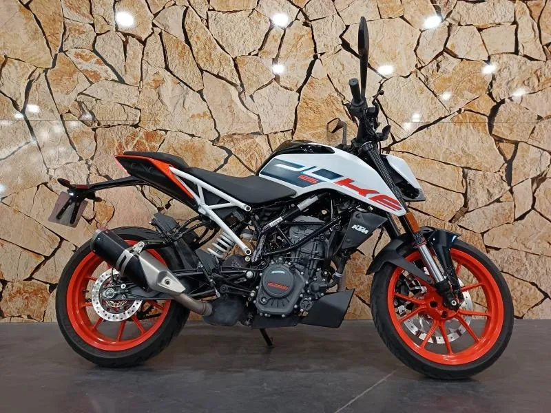 KTM DUKE .