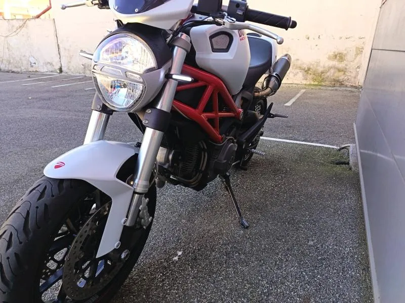 DUCATI Monster 796