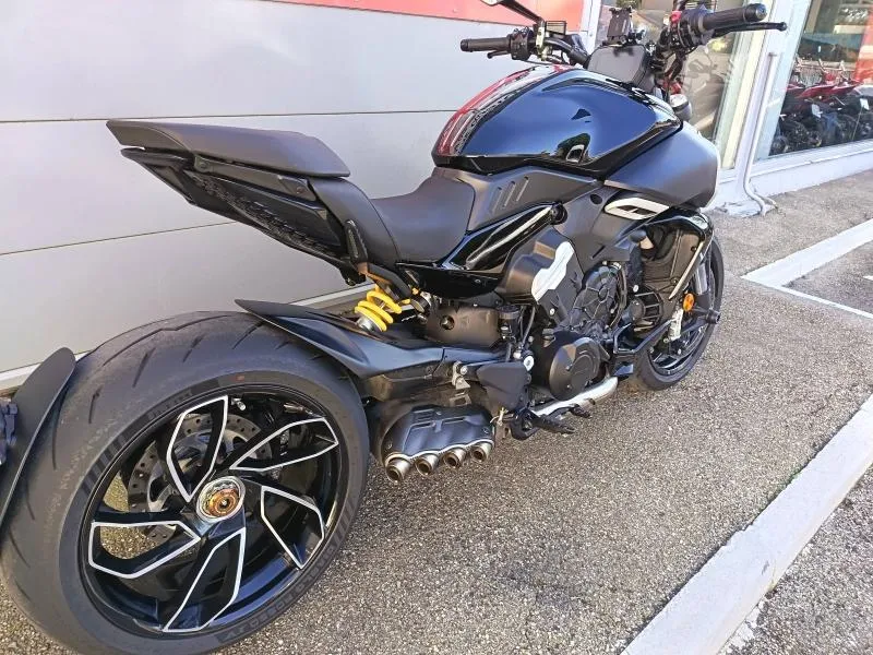 DUCATI Diavel 1158 V4
