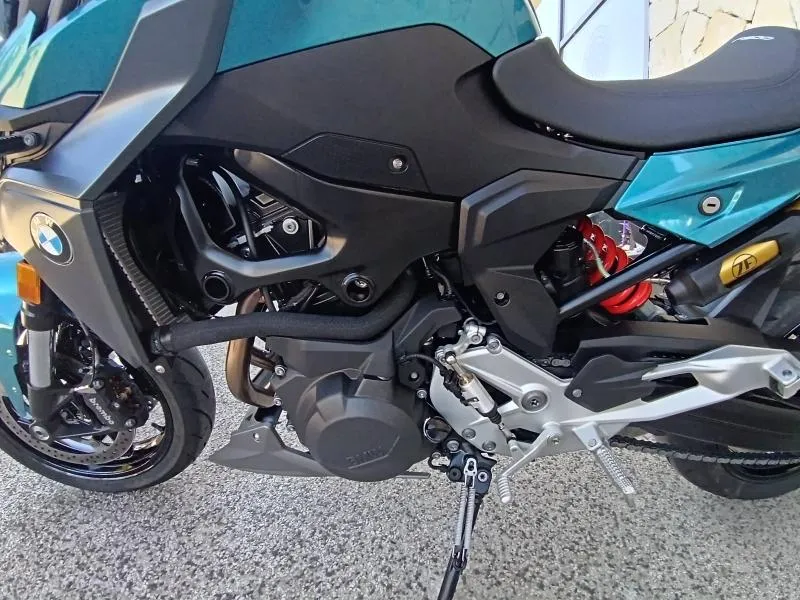 BMW 900 R 2025 105cv shifter