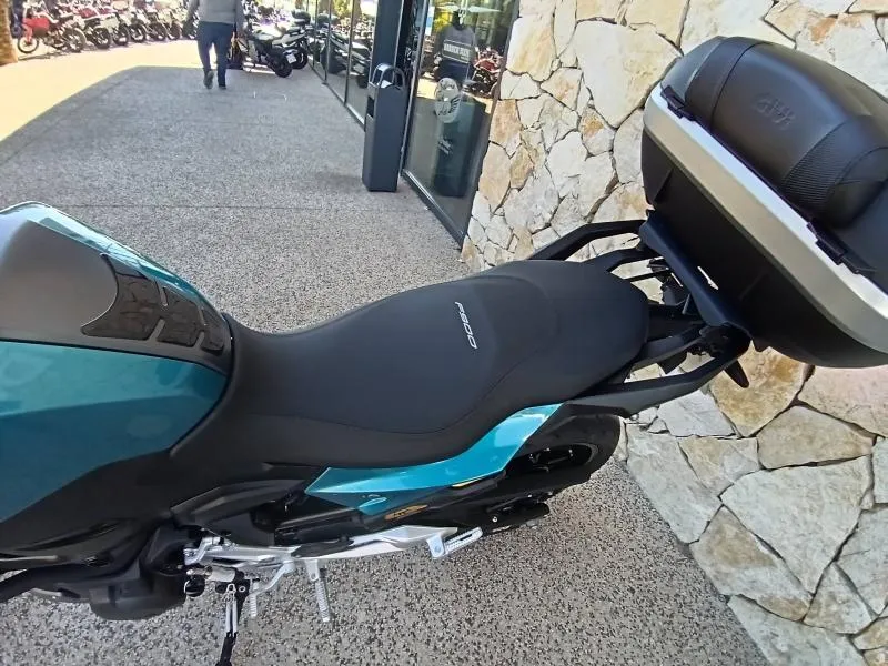 BMW 900 R 2025 105cv shifter