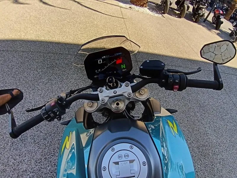 BMW 900 R 2025 105cv shifter