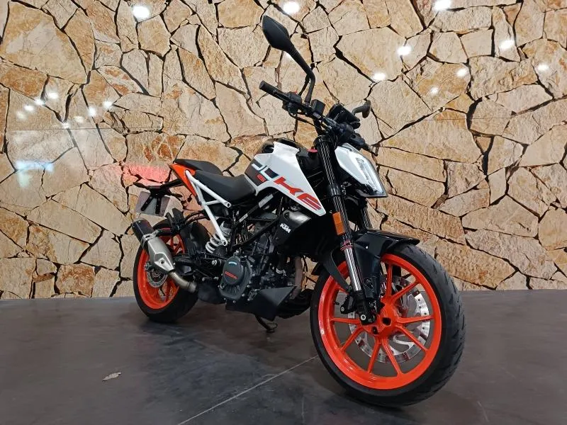 KTM DUKE .