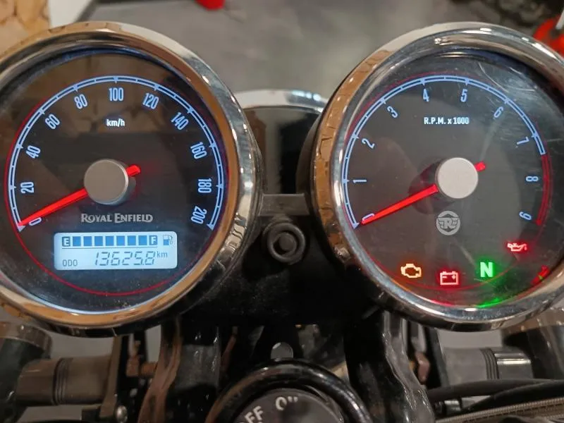 ROYAL ENFIELD Twin 650 Interceptor Canyon Red