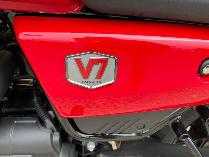 MOTO-GUZZI V7 850 Stone Corsa