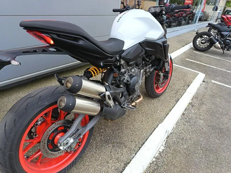 DUCATI Monster 890