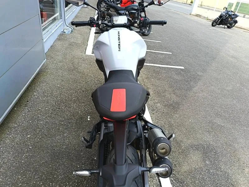DUCATI Monster 890