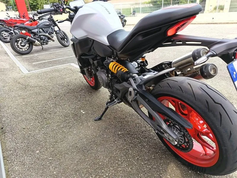DUCATI Monster 890