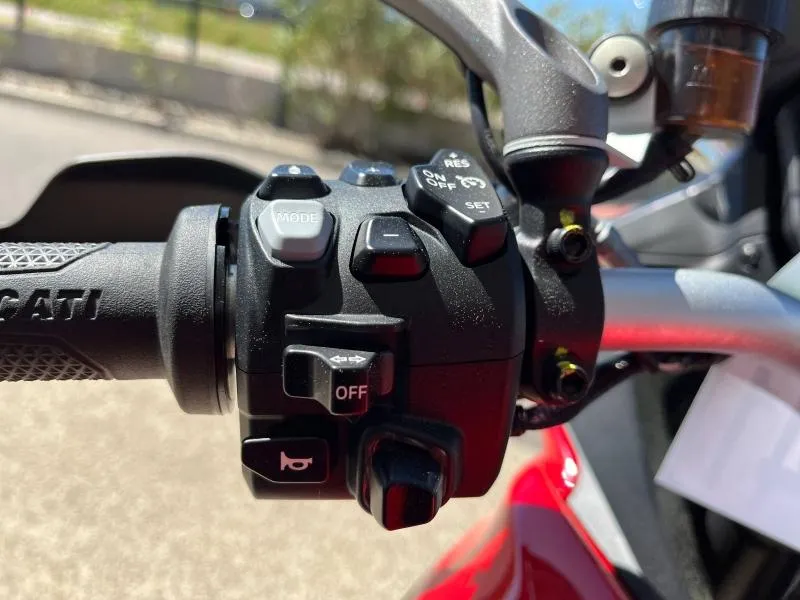 DUCATI V4 S 1160 Travel & Radar 2025