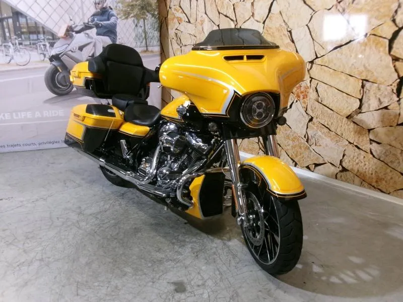 HARLEY-DAVIDSON CVO Street Glide 1923 2022