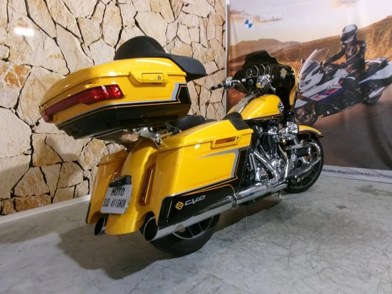 HARLEY-DAVIDSON CVO Street Glide 1923 2022