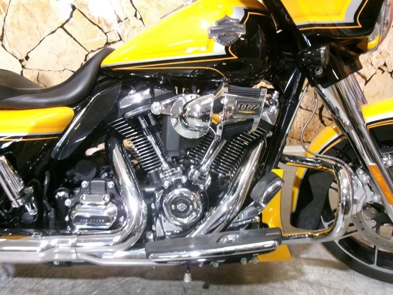 HARLEY-DAVIDSON CVO Street Glide 1923 2022