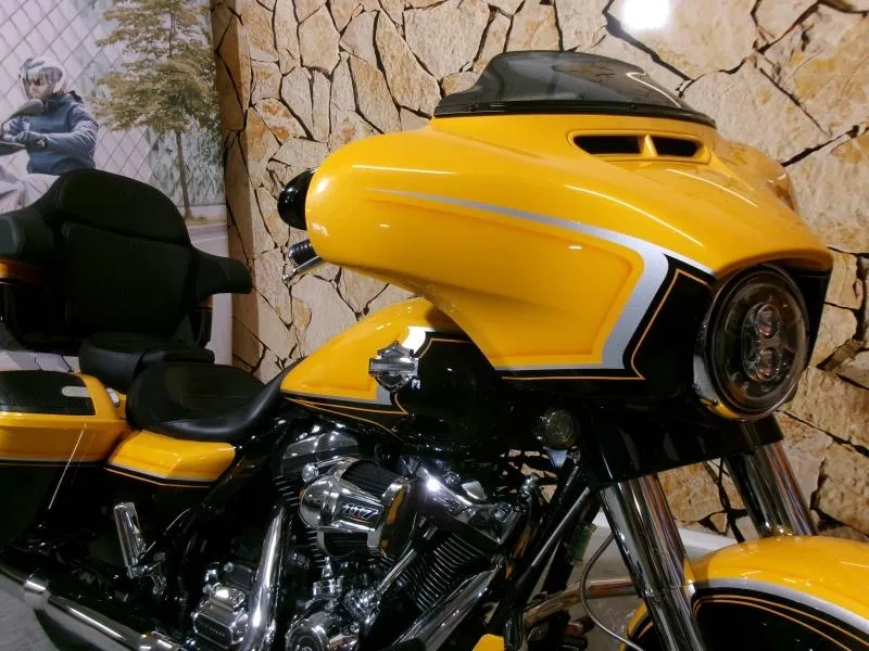 HARLEY-DAVIDSON CVO Street Glide 1923 2022