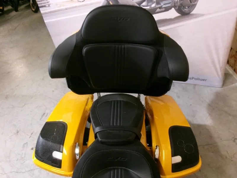HARLEY-DAVIDSON CVO Street Glide 1923 2022