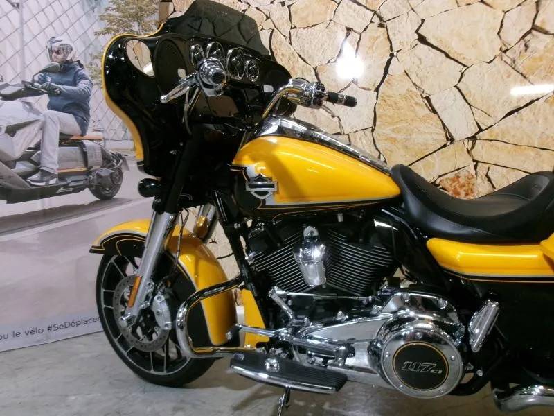 HARLEY-DAVIDSON CVO Street Glide 1923 2022
