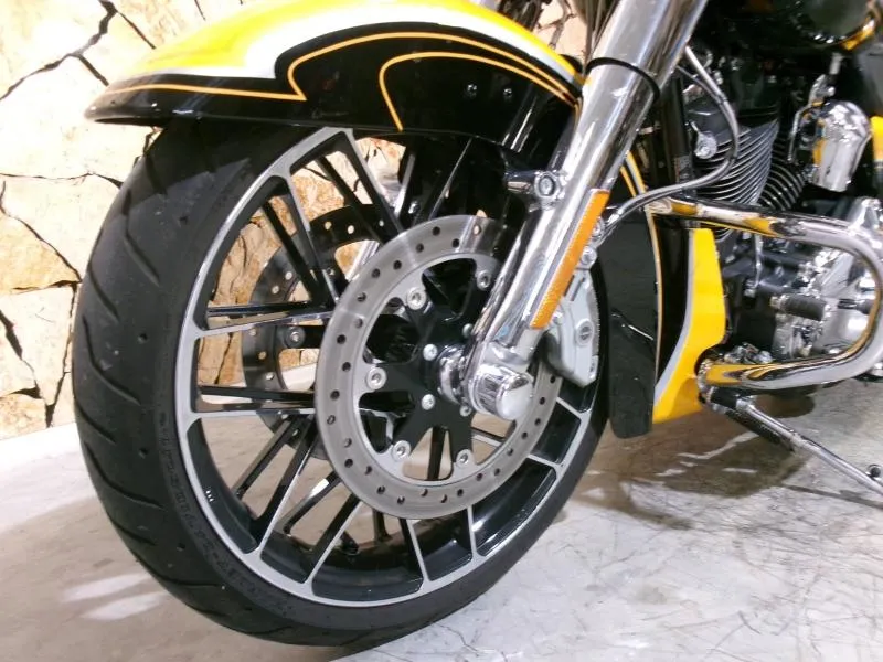 HARLEY-DAVIDSON CVO Street Glide 1923 2022