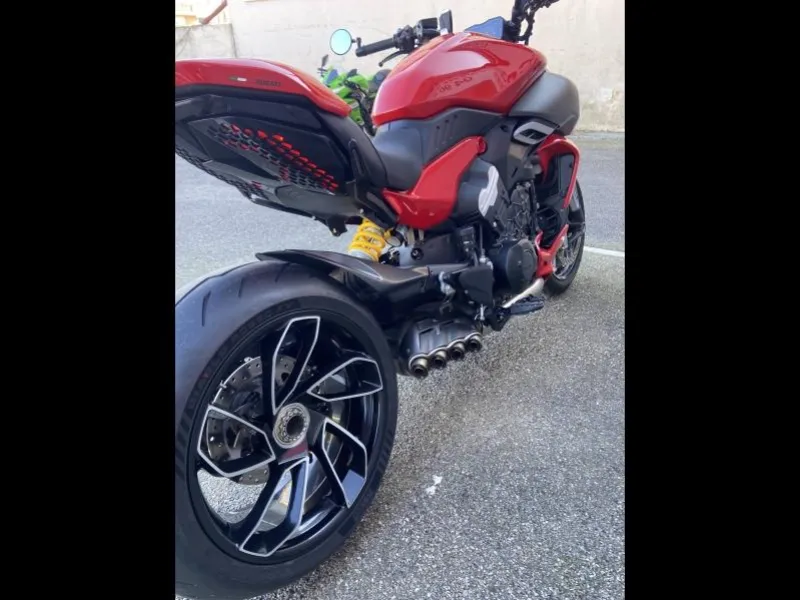 DUCATI Diavel 1158 V4