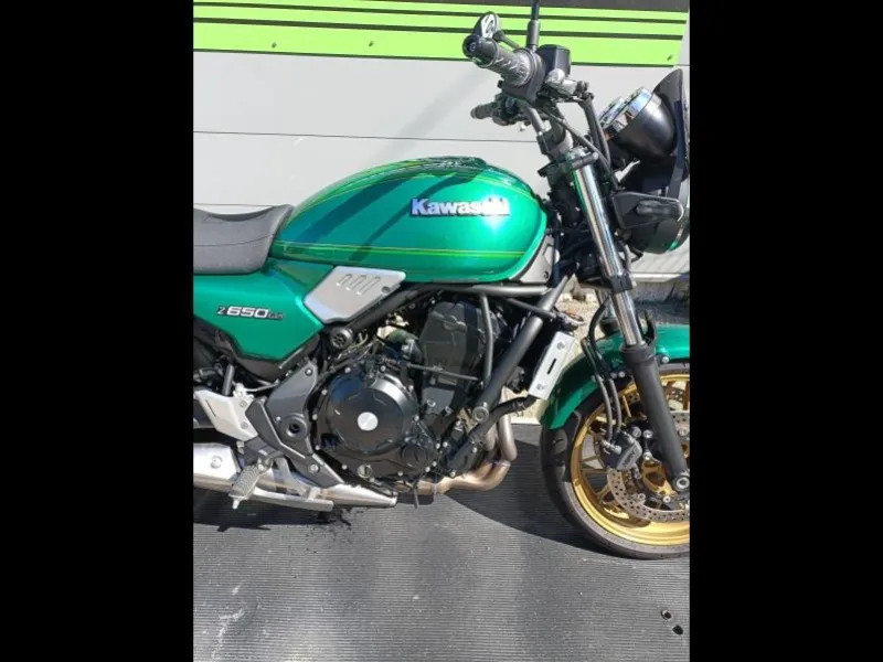 KAWASAKI Z 650 RS 1ER MAIN 383 KMS (particulier)BRIDEE A2 A SAISIR