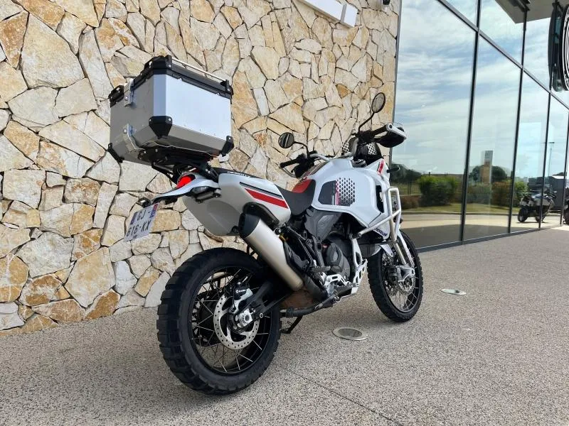 DUCATI 937 avec option