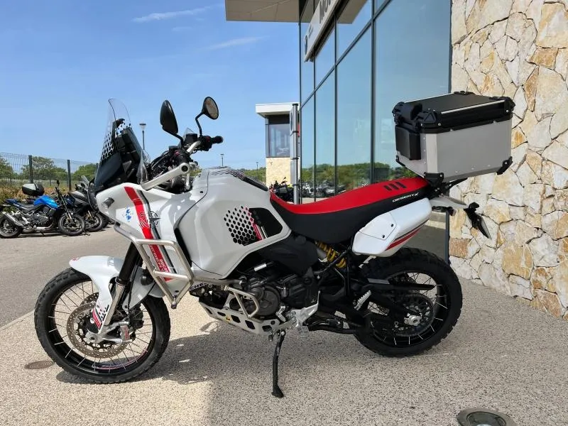 DUCATI 937 avec option