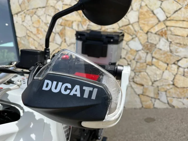 DUCATI 937 avec option