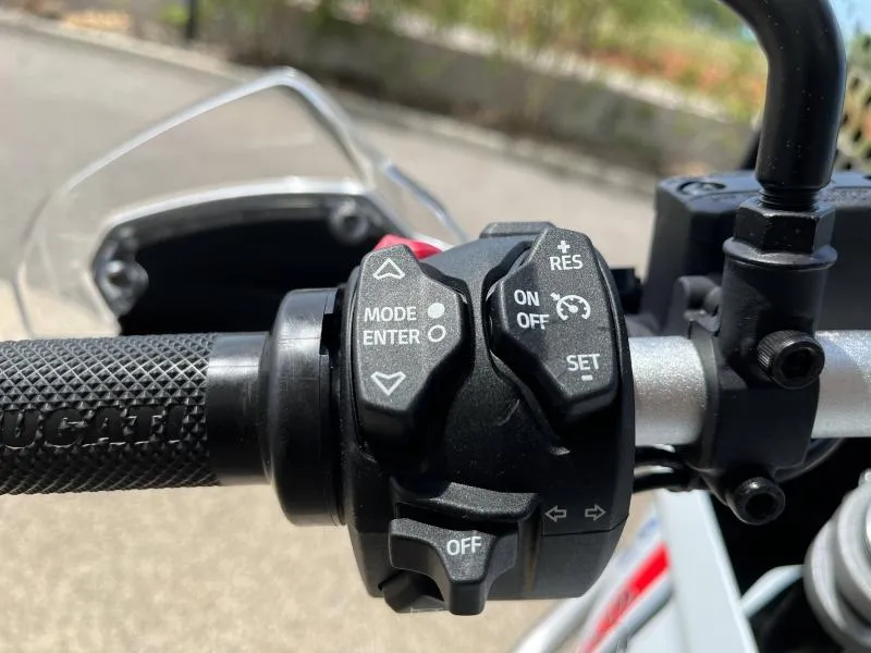 DUCATI 937 avec option