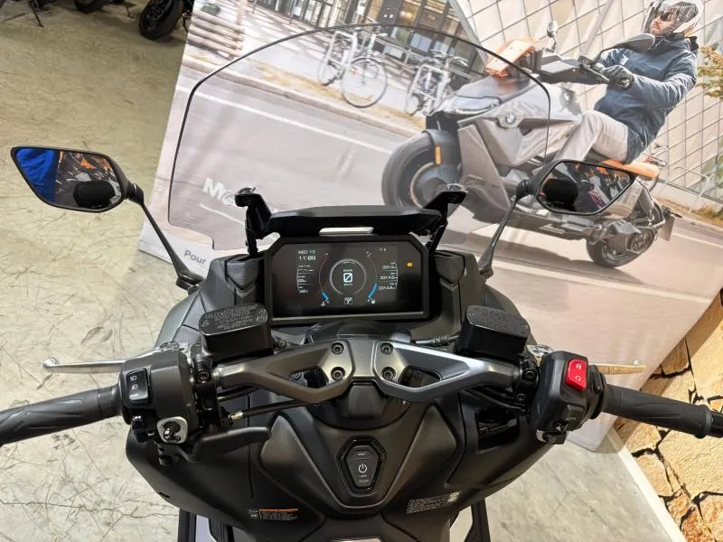 YAMAHA XP TMAX 562