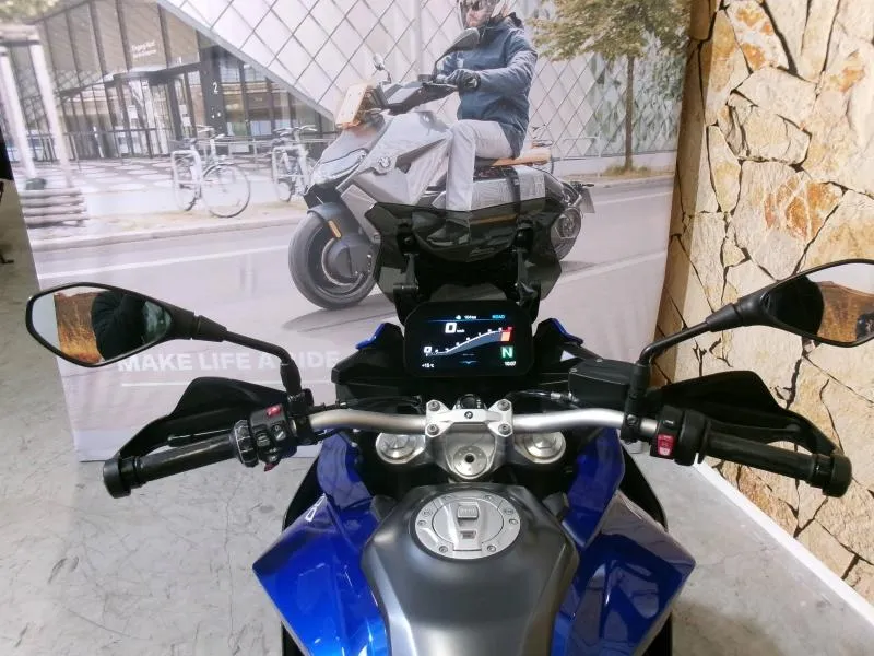 BMW F 900 XR