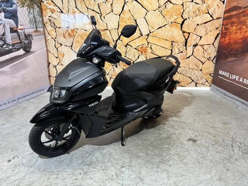 YAMAHA RayZR 125