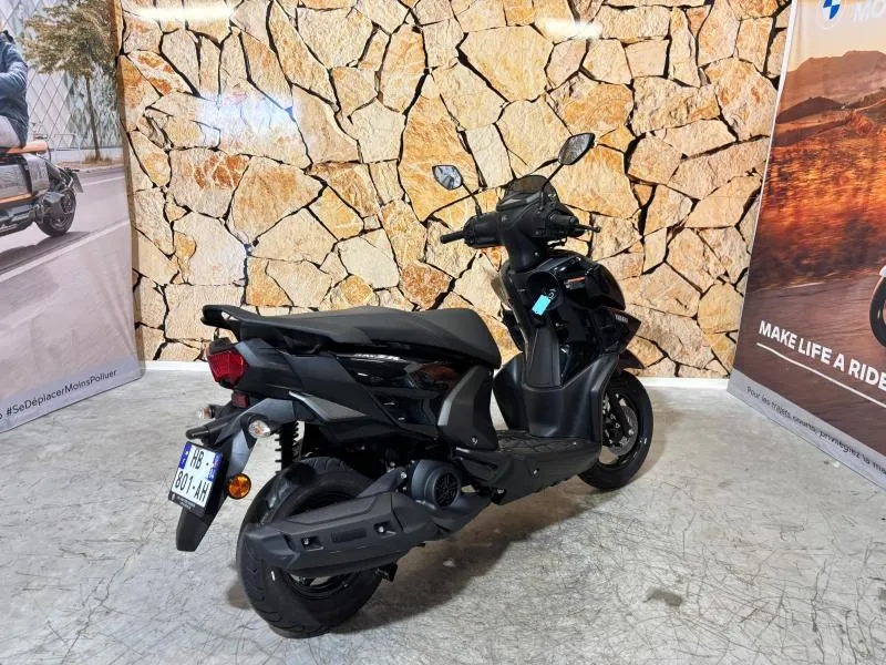YAMAHA RayZR 125