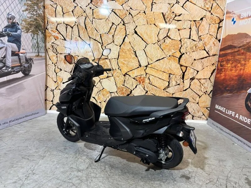 YAMAHA RayZR 125