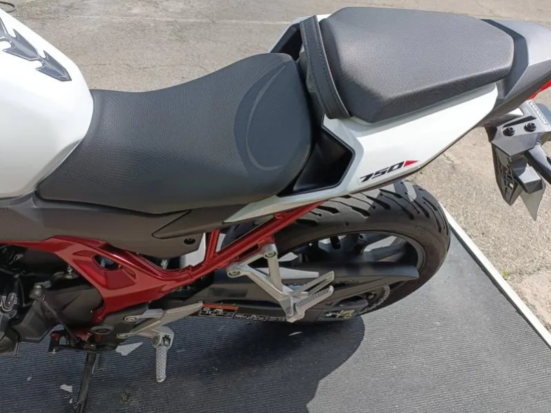HONDA 750 Hornet TAMPON + BULLE  6066 KMS A SAISIR