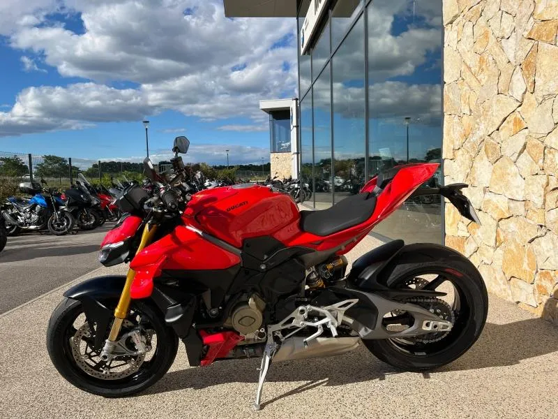 DUCATI 1103  V4 S