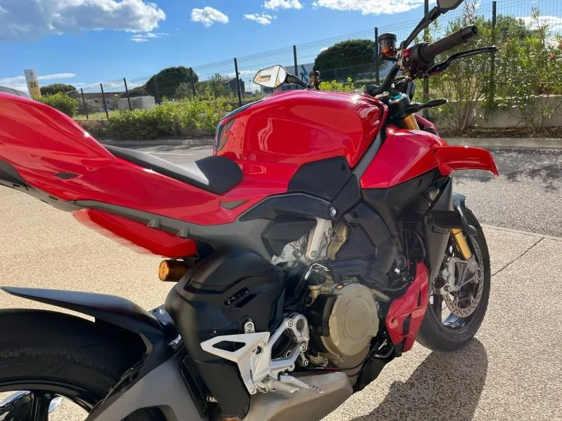 DUCATI 1103  V4 S