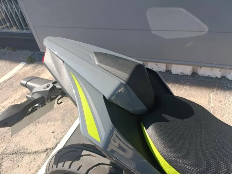 KAWASAKI 125 Gris 2026 PACK PERFORMANCE