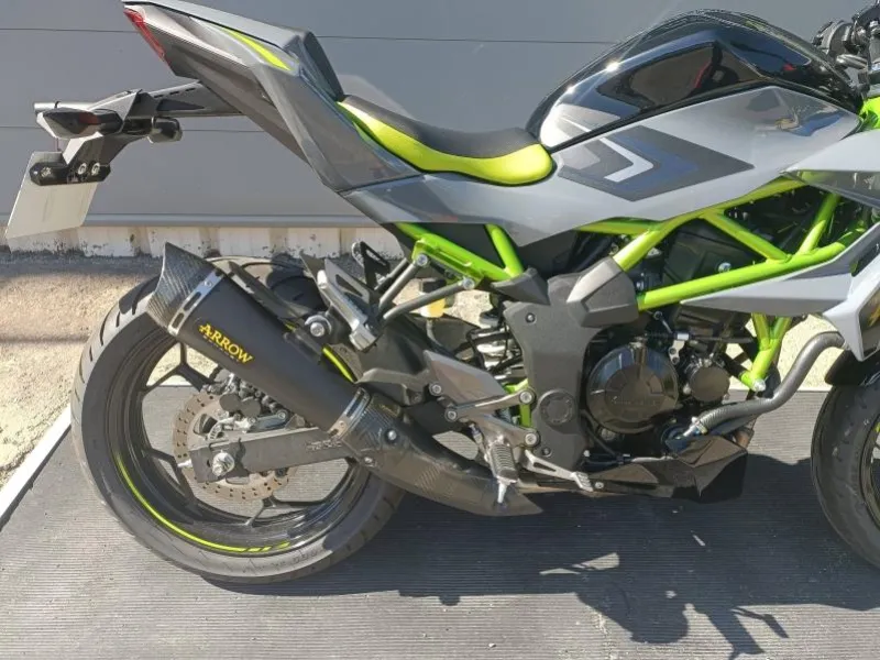 KAWASAKI 125 Gris 2026 PACK PERFORMANCE