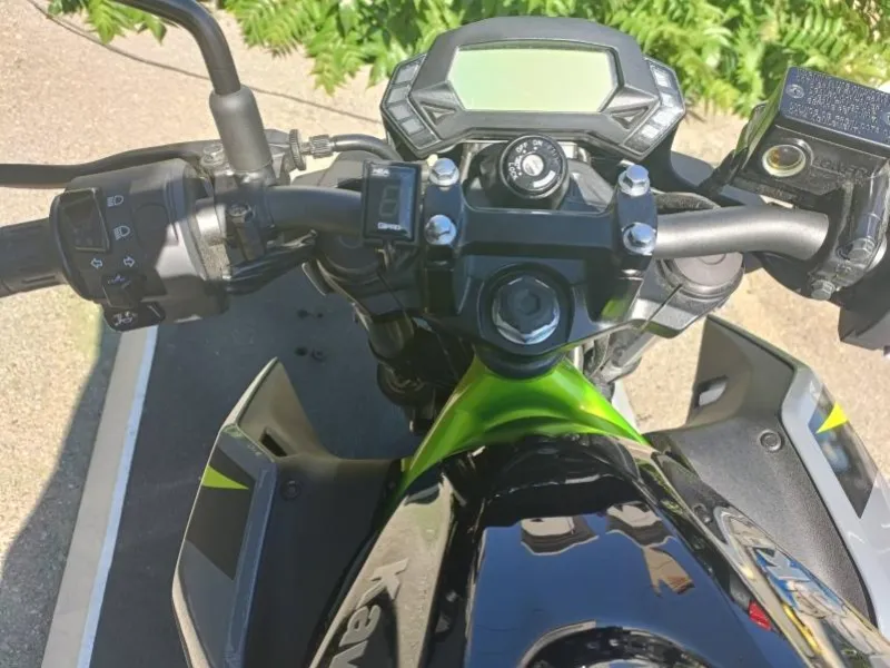KAWASAKI 125 Gris 2026 PACK PERFORMANCE
