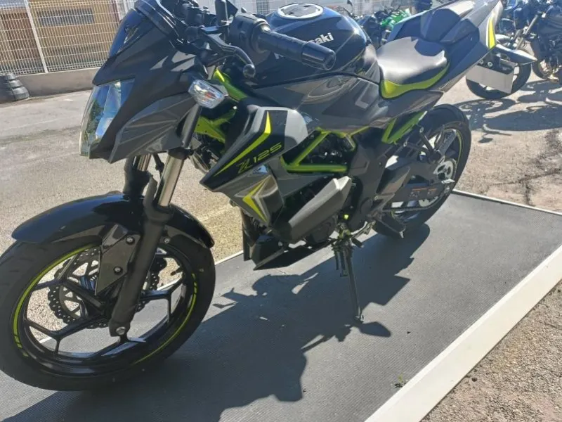 KAWASAKI 125 Gris 2026 PACK PERFORMANCE