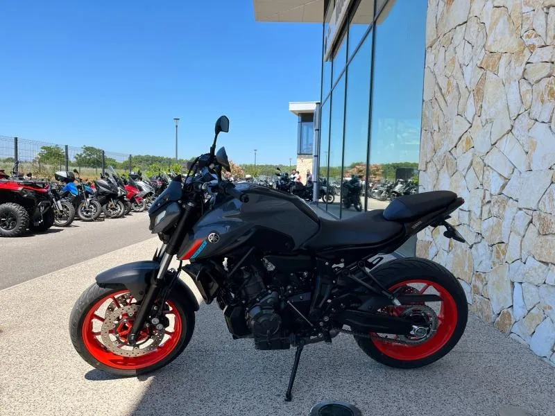 YAMAHA MT-07 700 35KW A2 AKRAPOVIC