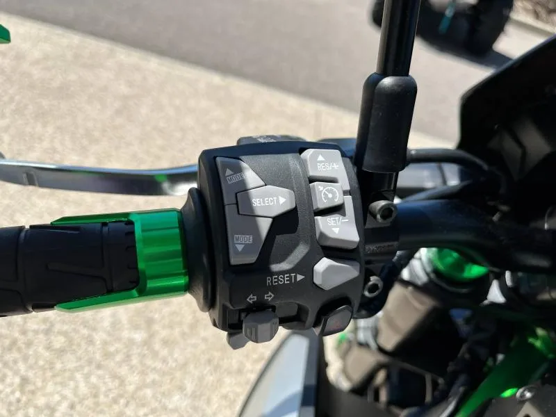 KAWASAKI 900 2025 125cv voir d'options