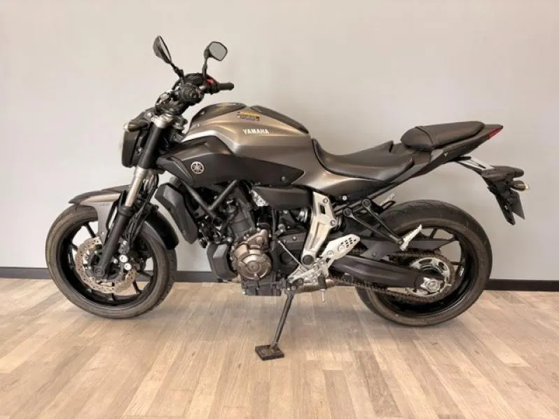 YAMAHA MT-07