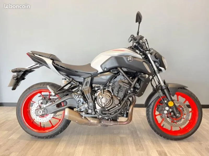 YAMAHA MT-07 700