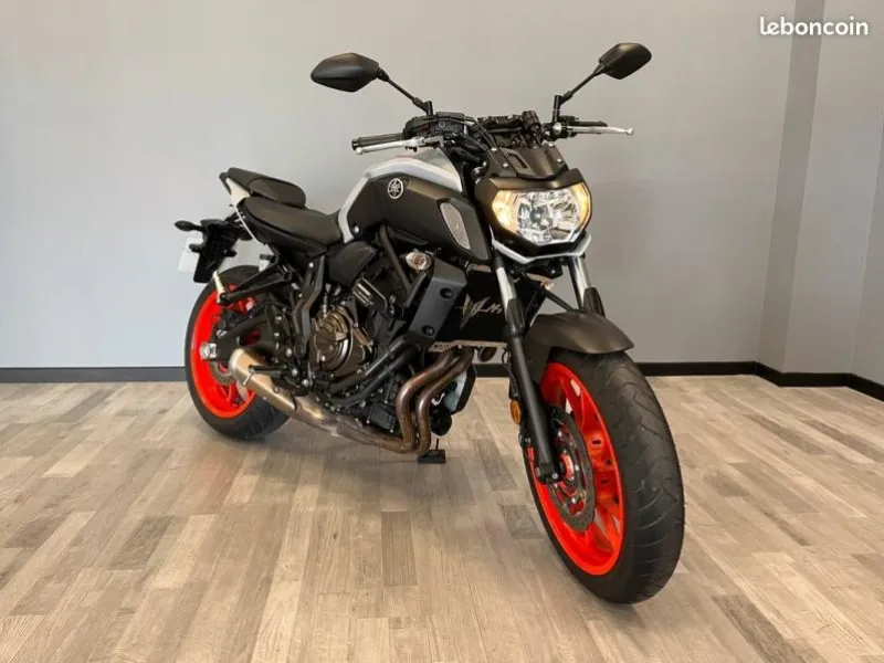 YAMAHA MT-07 700