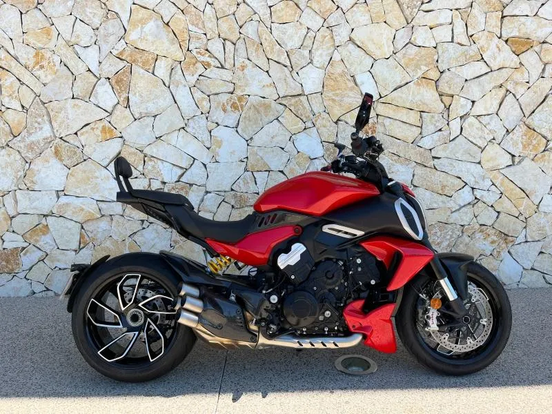 DUCATI 1158 V4 + Pieces carbone