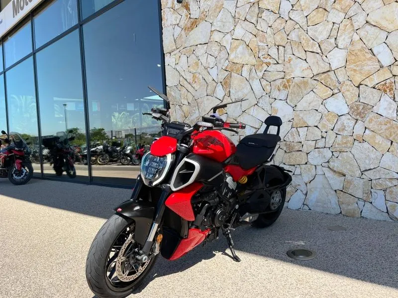 DUCATI 1158 V4 + Pieces carbone